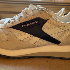 Reebok Classic Unisex Running Shoe, USA Size 7.5, Cream/White with Black detail